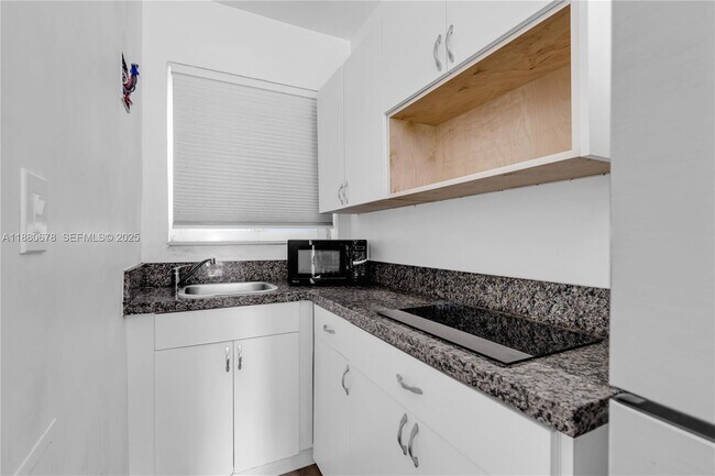 Photo - 110 NW 9th Ave Unidad 3