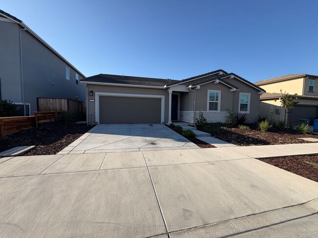 Building Photo - 1831 Lilac Ct