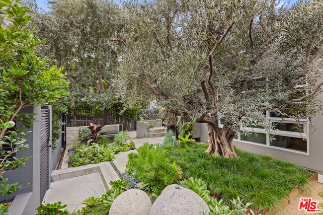 Photo - 329 Westbourne Dr