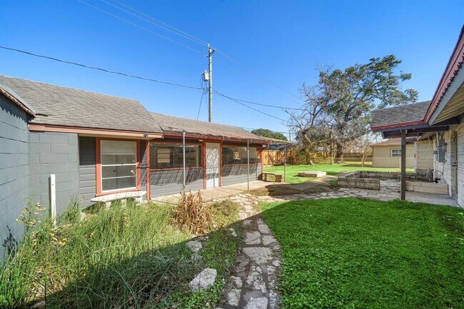 Photo - 215 Fairbanks St Casa