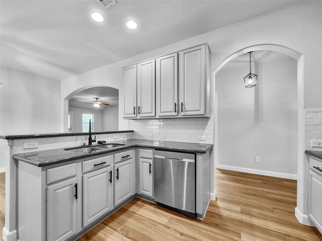 Photo - 922 Fife Dr