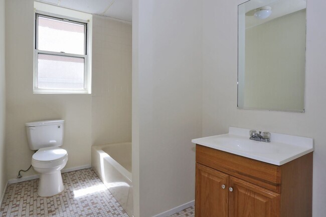 Photo - 203 ACADEMY St