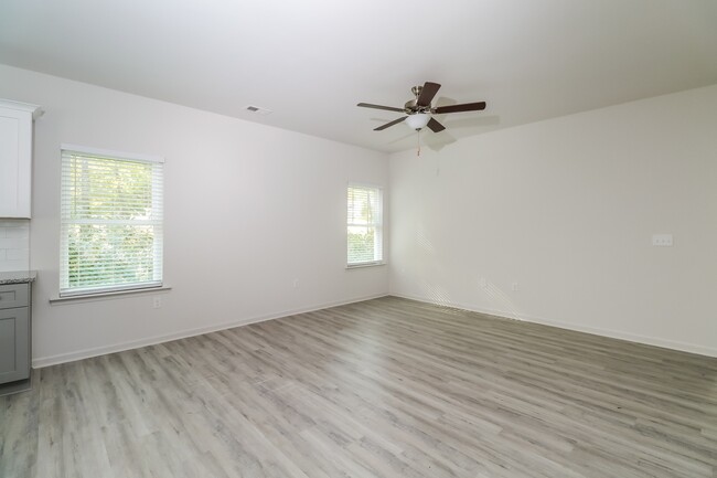 Photo - 621 Burrington Ct