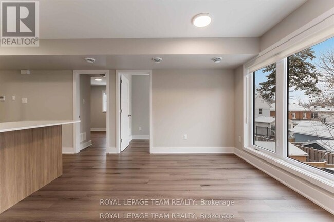 Photo - 5 - 342 FIFTH AVENUE