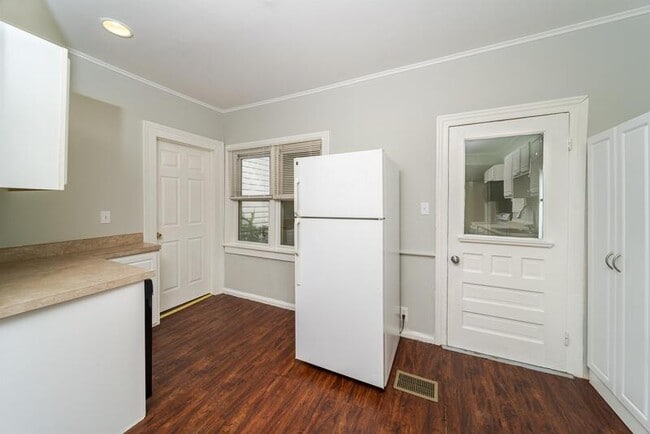 28 Lancaster St