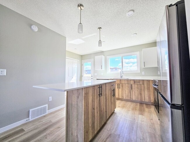 Photo - 2727-2194 194 St NW