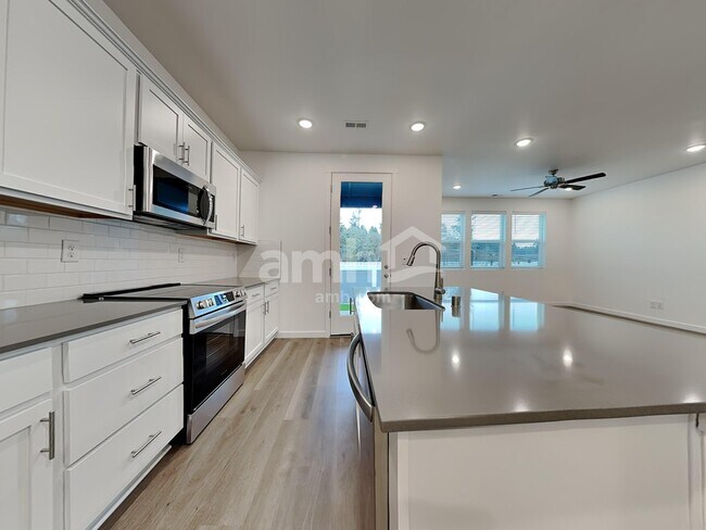 Photo - 5012 Washington St SE