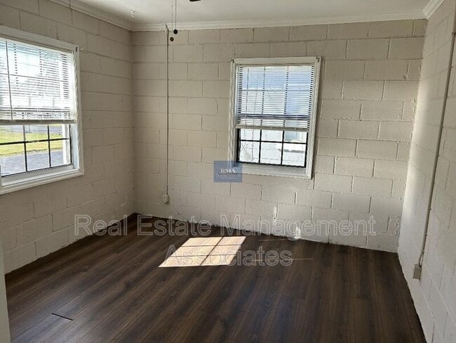 Photo - 915 Cleveland St