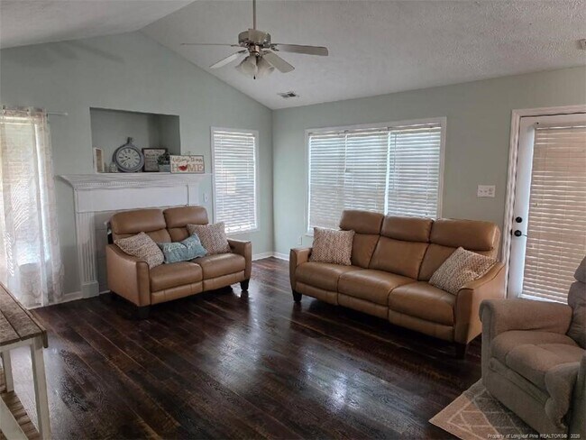 4242 Pete Warner Ct