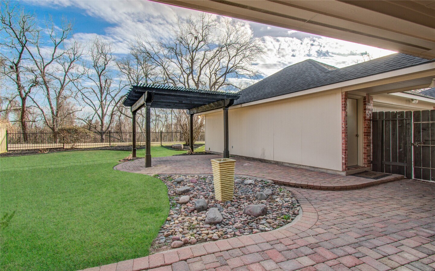 Photo - 3730 Arundel Gardens Ln