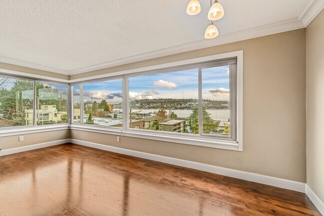 Photo - 1 Bedroom 1 Bathroom Eastlake Condo W/ Stunning Views Unit 304
