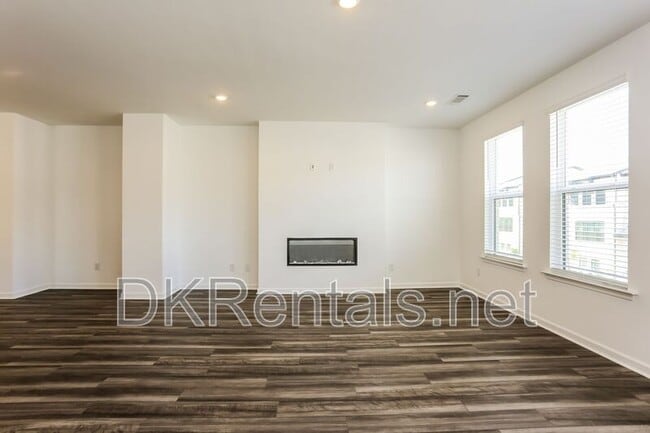 Photo - 339 Sammon Wy