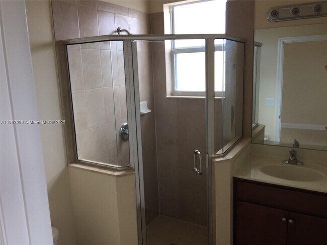 Photo - 17105 SW 96th St Unidad Studio