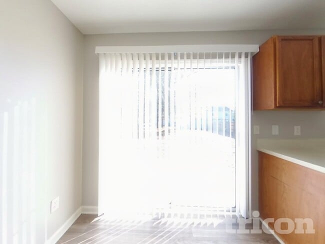 Photo - 521 Halleck Ln