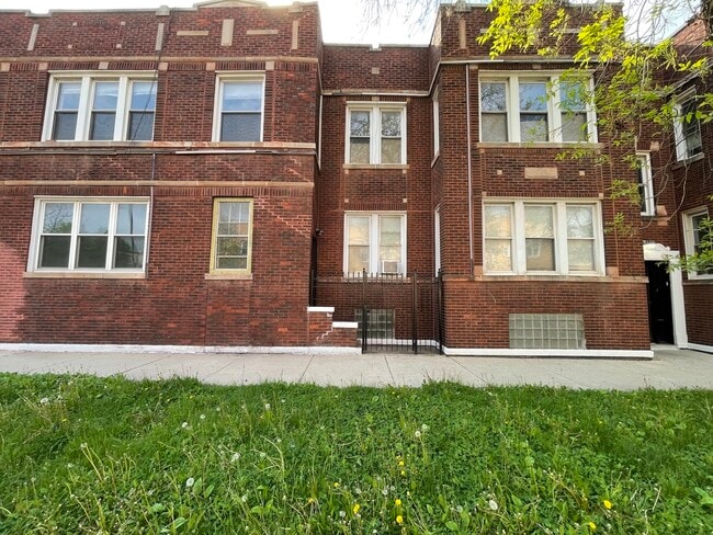 Building Photo - 2006 N Laporte Ave Unit 1