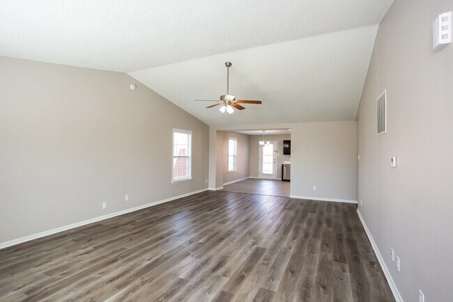 600 Streamside Dr