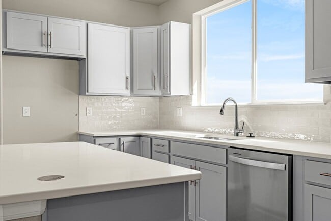 Photo - Luxury 4 Bed Townhouse with Amazing City and Mt Views on Westside