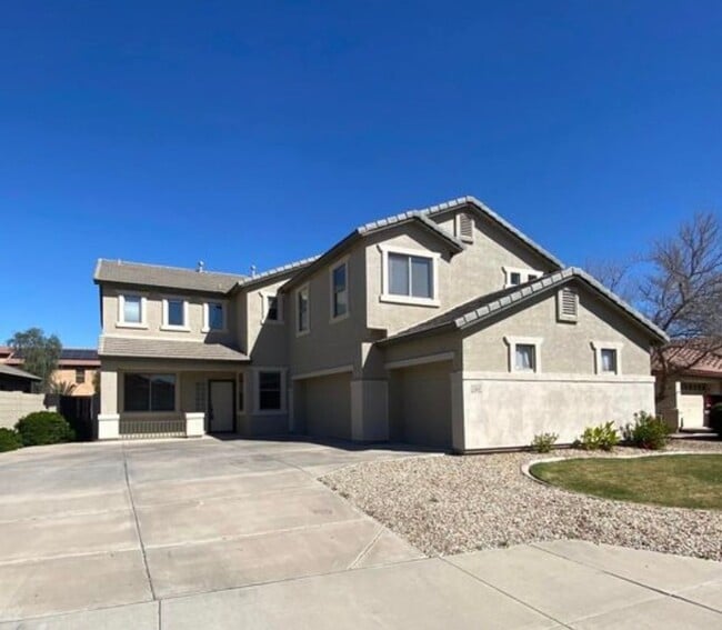 Building Photo - Wigwam Creek home 4 bedrooms with a private pool