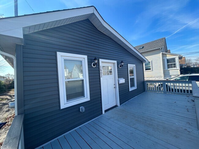 Photo - 1602 Heck Ave