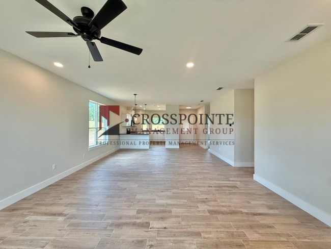Photo - Stunning 3 bedroom 2 bathroom Home!