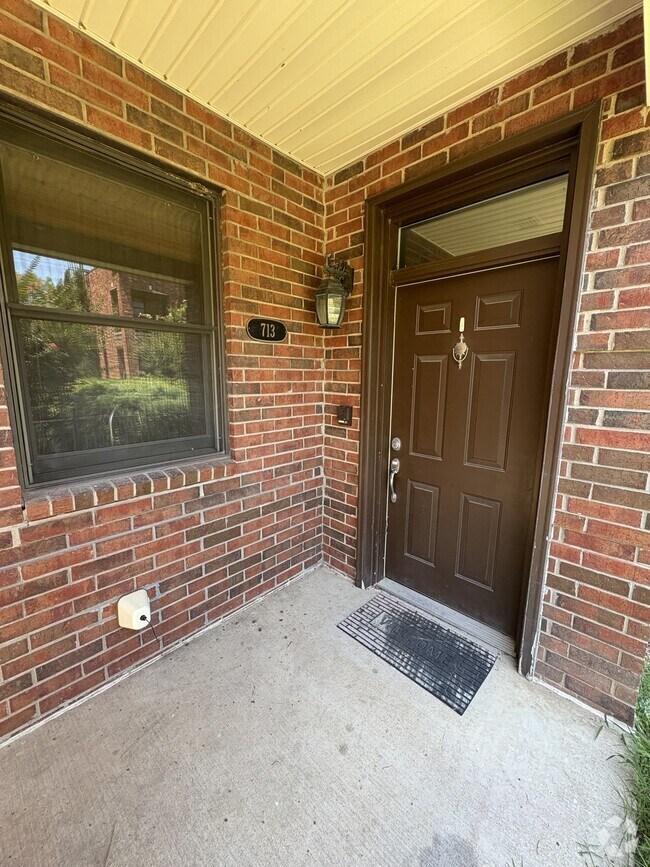 Building Photo - 713 S Madison Pl Rental