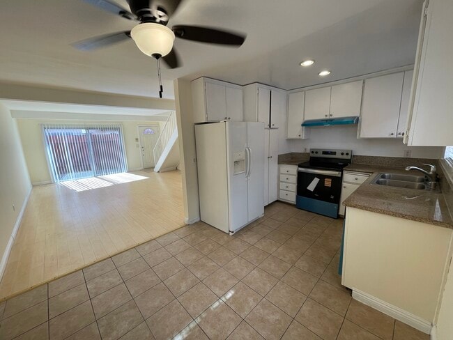 Photo - 719 N Eucalyptus Ave