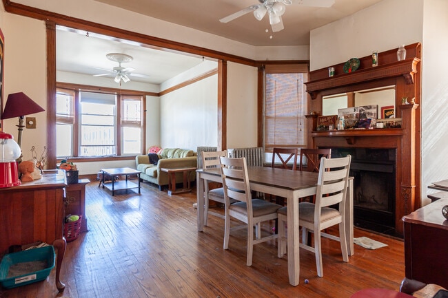 Building Photo - 3330 N Clark St Unit 3