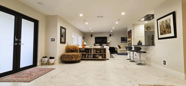 Photo - 1568 Point Way