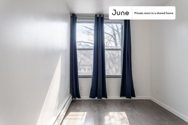 Room in Shared 4 bed/2 bath home in Astoria