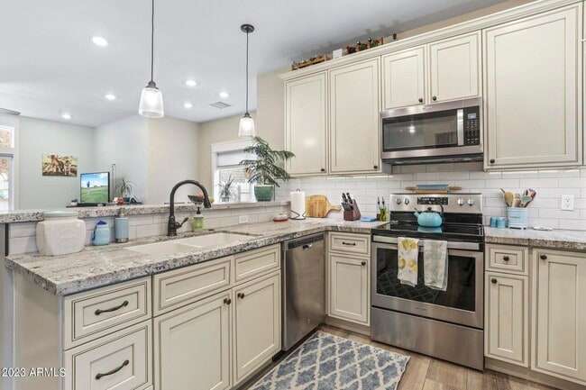 Photo - 414A W Frontier St