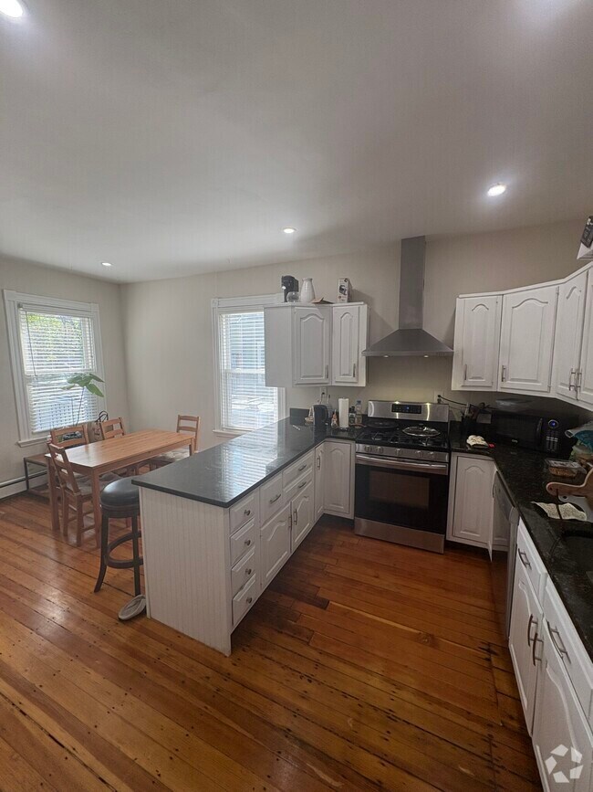 Building Photo - 368 Washington St Unit 1 Rental