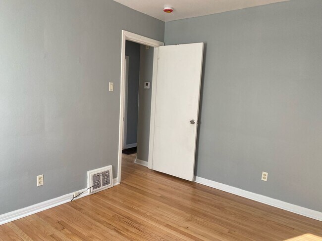 Photo - Welcome to this charming 2-bedroom, 1-bathroom house located in the desirable University City, MO