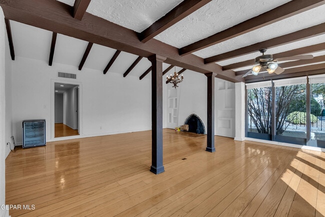 Photo - 923 McKelligon Dr