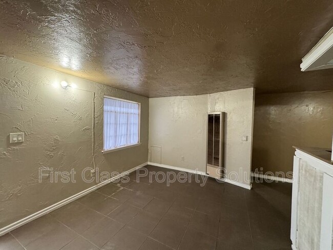 Photo - 3808 SE 15th St