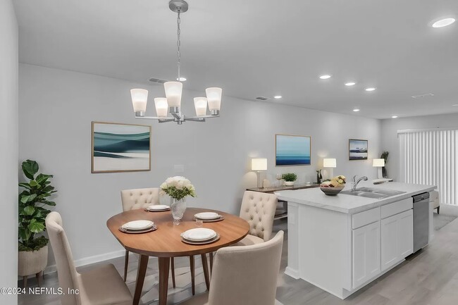 Photo - 832 Hartshill Pl
