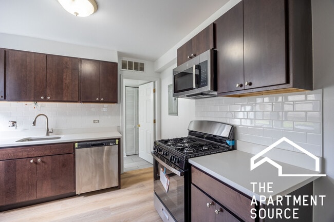Building Photo - 2118 N Whipple St Unit G Rental