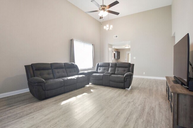 Photo - Pet Friendly Three Bedroom!