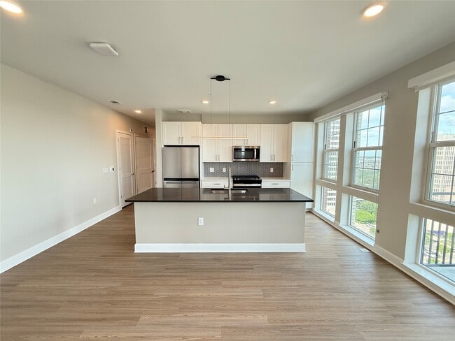Building Photo - 716 Waugh Dr Unit B6 328