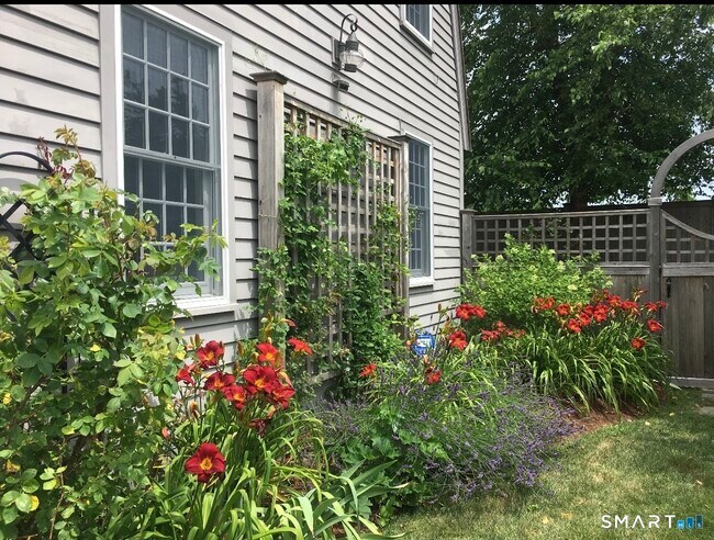 Photo - 84 Waterside Ln Unit APT 3