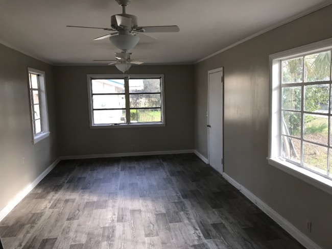 Photo - 208 Gordon St
