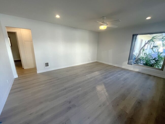 Photo - 519 Stratford Ct Unit C