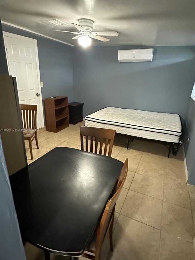 Photo - 1041 NW 196th St Unidad REAR