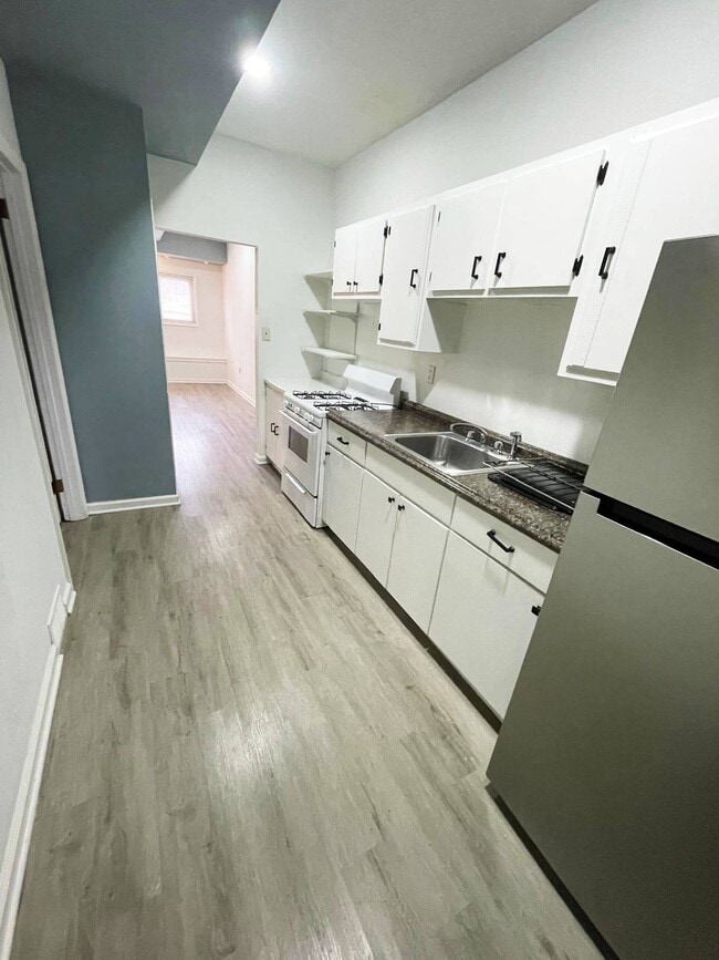 Photo - 1382 Center Ave