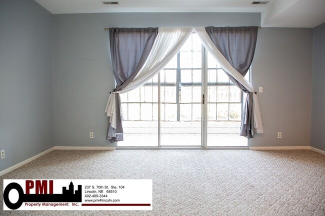 Building Photo - 2 Bedroom, 1.5 Bathroom Single Unit for Rent at Historic WaterPark