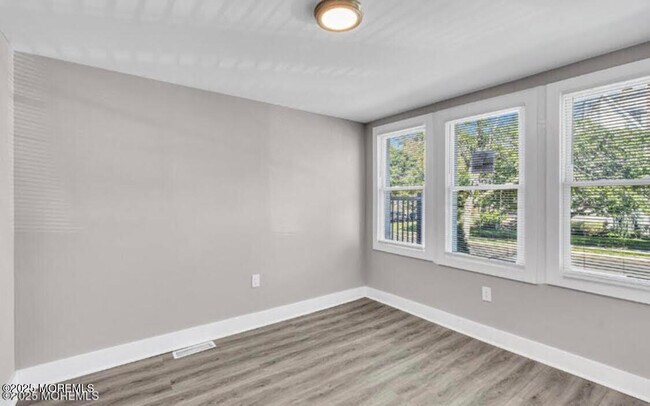 Photo - 700 Fifth Ave