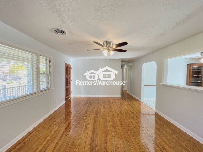 Photo - 712 Woodstock Rd