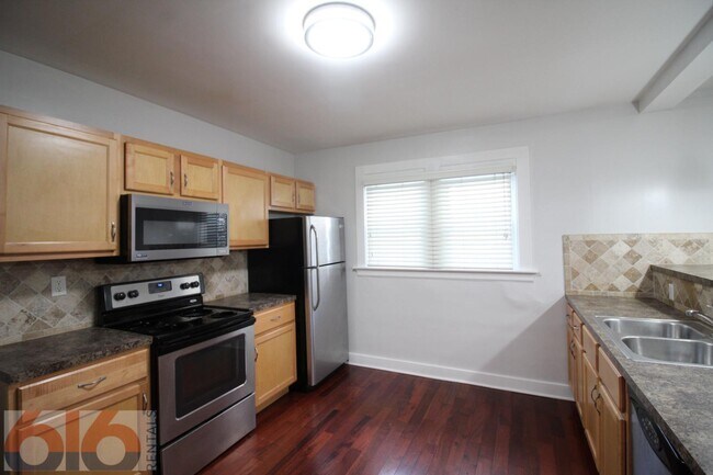 Photo - 813 Douglas St NW