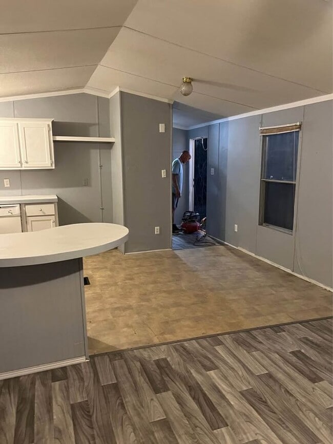 Building Photo - Twin Oaks Trailer Park Unit Lot 3
