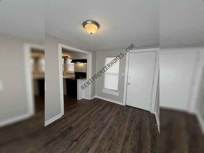 Photo - 1015 Oakwood