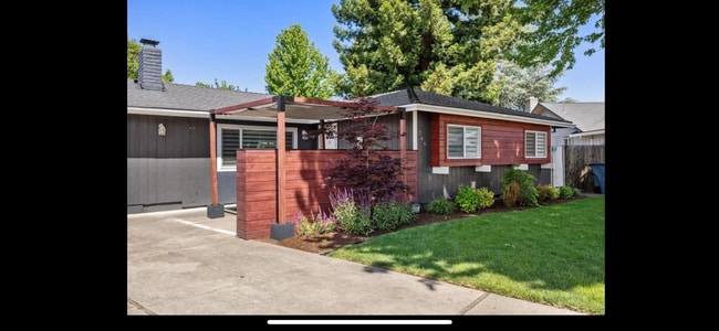 Photo - 746 Hemlock Ct